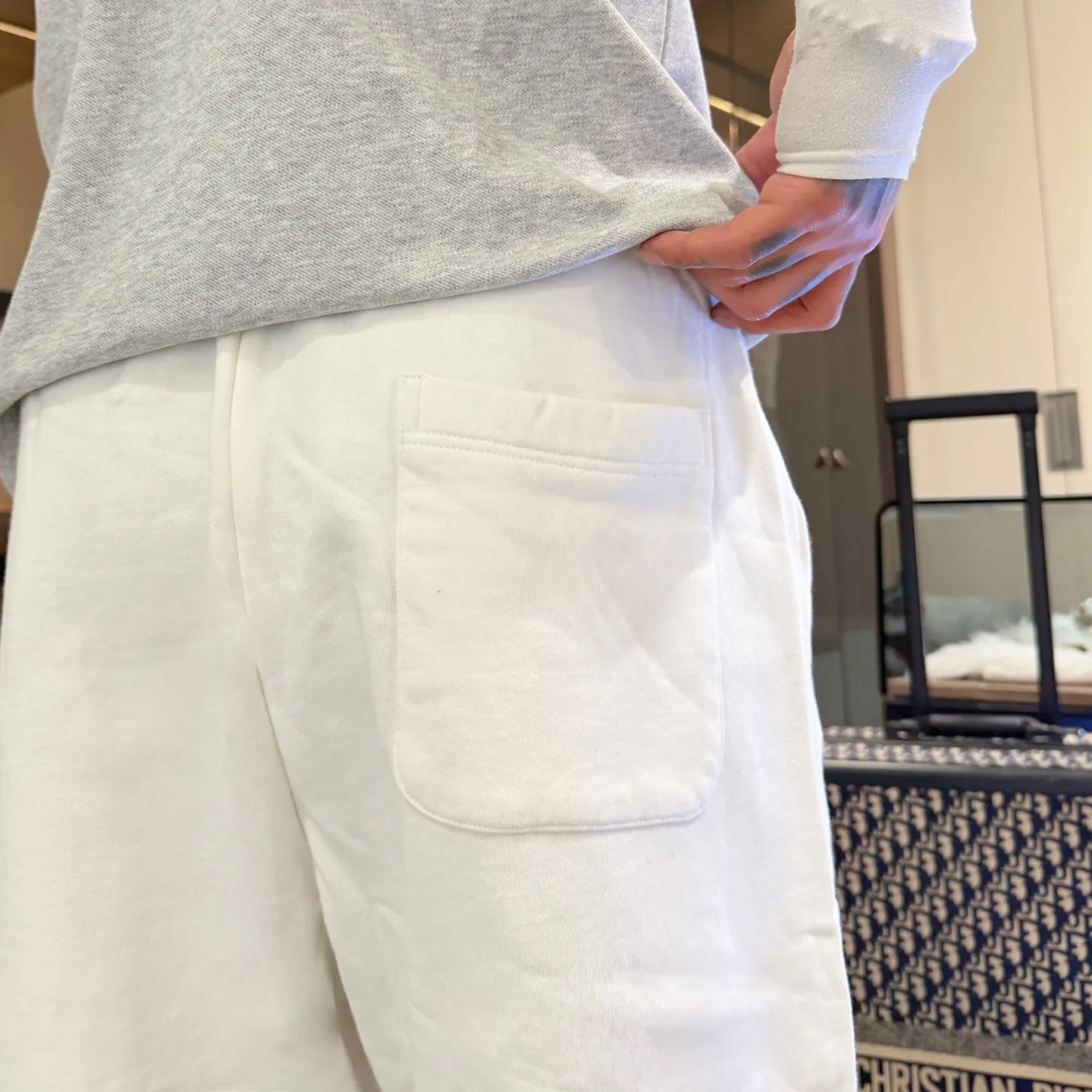 Balenciaga's three-standard complete 2026 summer New Arrival men's casual shorts, advanced custom-made Breathable fabric, Breathable fabric, extremely stretchy and comfortable, impeccable details, top-grade accessories, original logo design concept, delicate and soft feel! The upper body fit is awesome! Size: M-XXXL Please state your height and weight when ordering